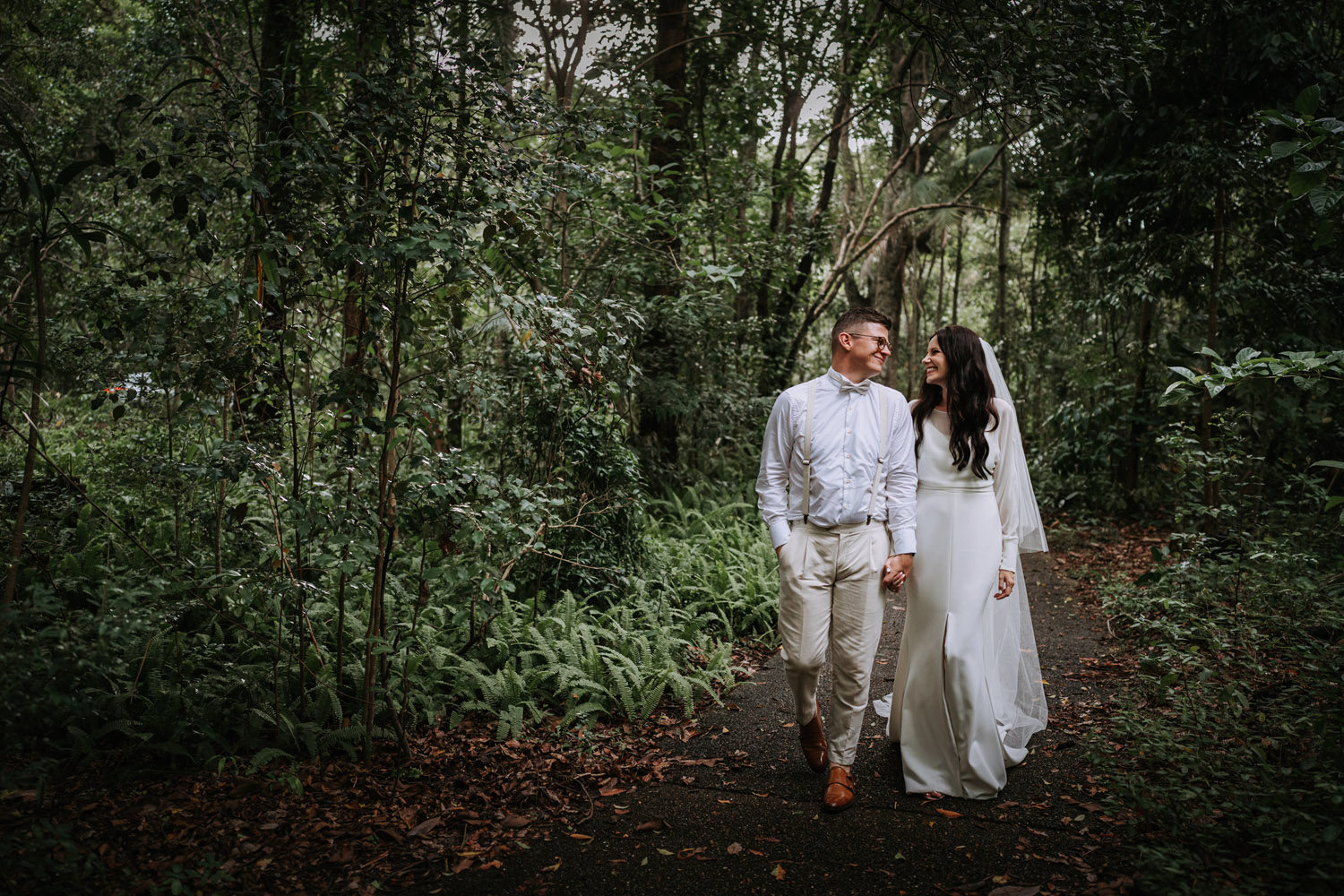 Noosa wedding photography of bride and grooms at Ricky's Restaurant by Noosa photographer